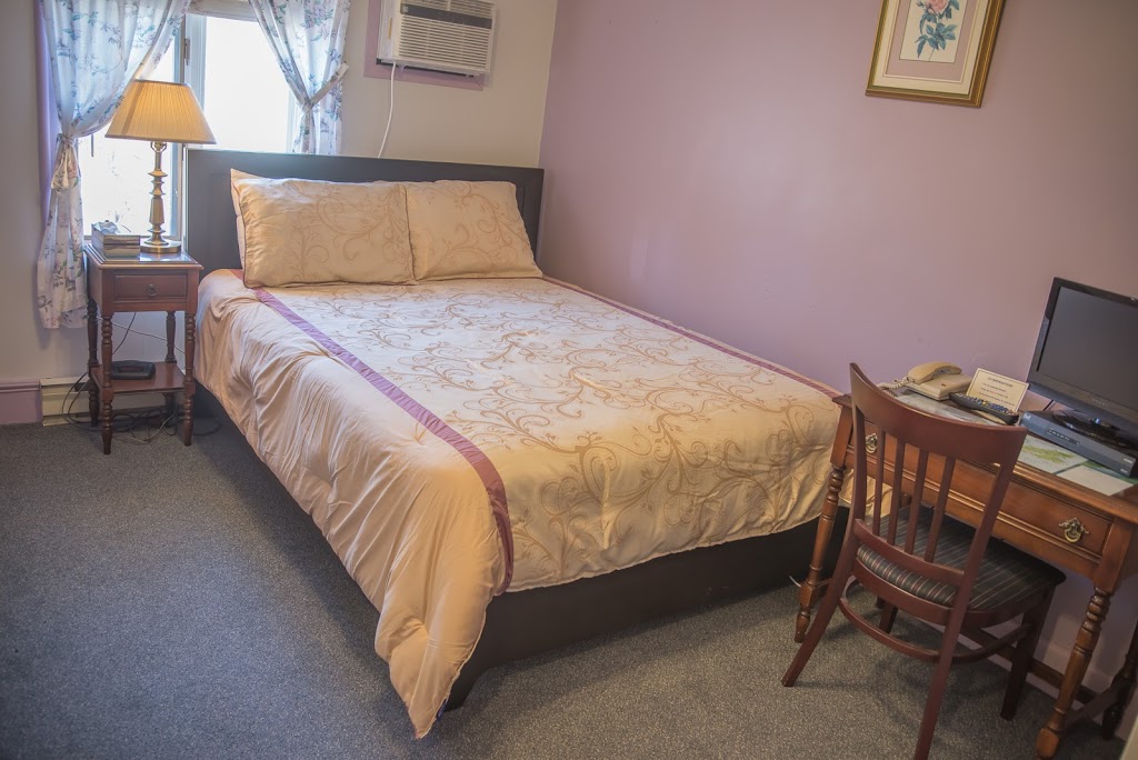 Braeside Country Inn | 126 Front St, Pictou, NS B0K 1H0, Canada | Phone: (902) 485-5046