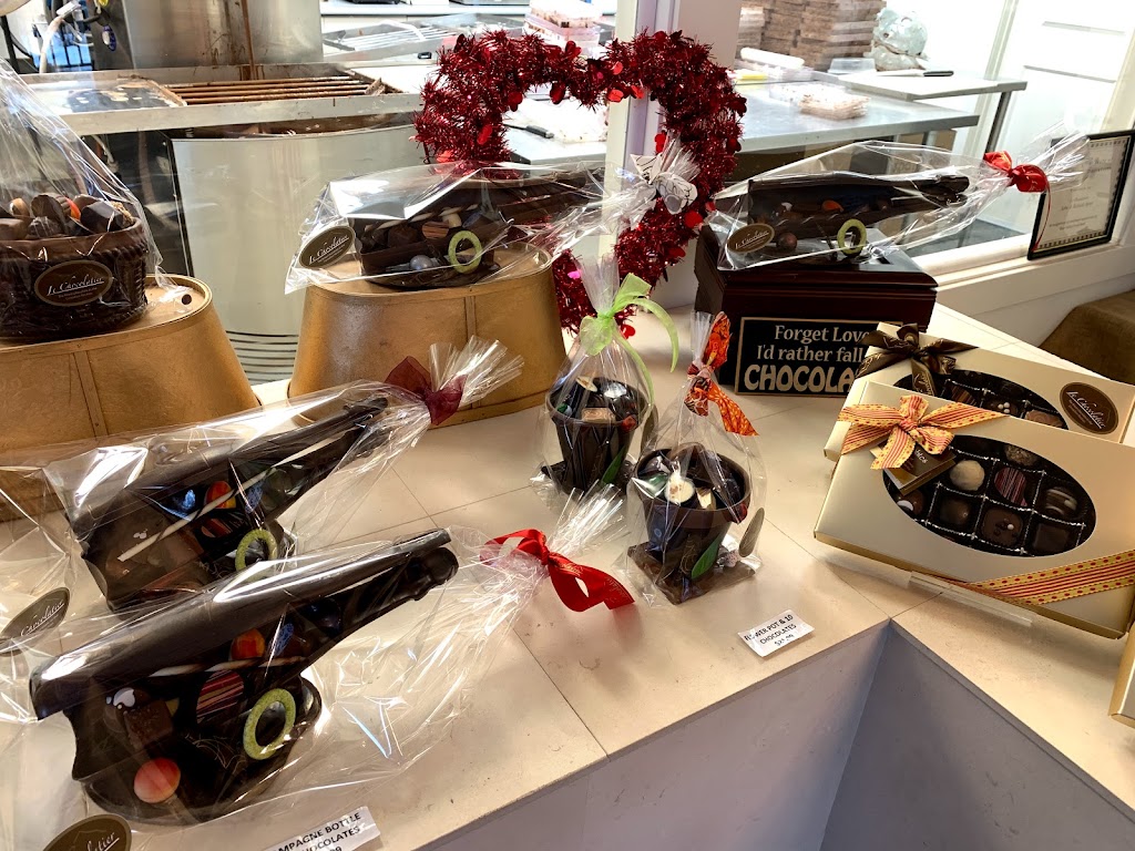 Le Chocolatier | 701 Benchlands Trail #121, Canmore, AB T1W 3G9, Canada | Phone: (403) 679-3351