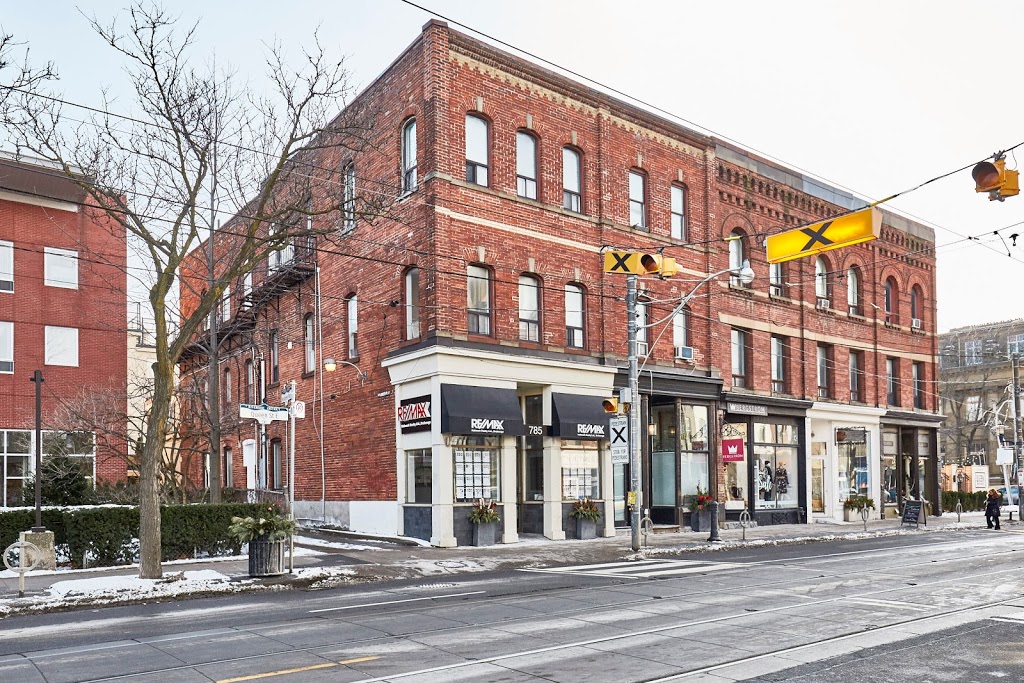 RE/MAX Hallmark DG Group Realty | 785 Queen St E, Toronto, ON M4M 1H5, Canada | Phone: (416) 550-5797