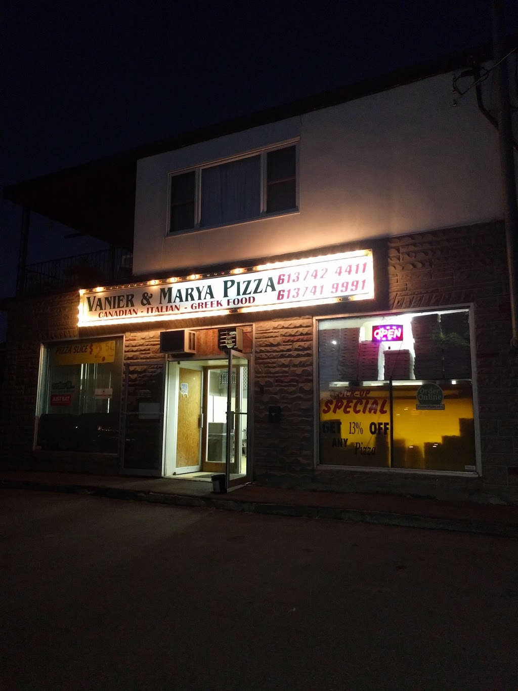 Vanier Pizza & Subs | 201 Marier Ave, Vanier, ON K1L 5R7, Canada | Phone: (613) 742-4411