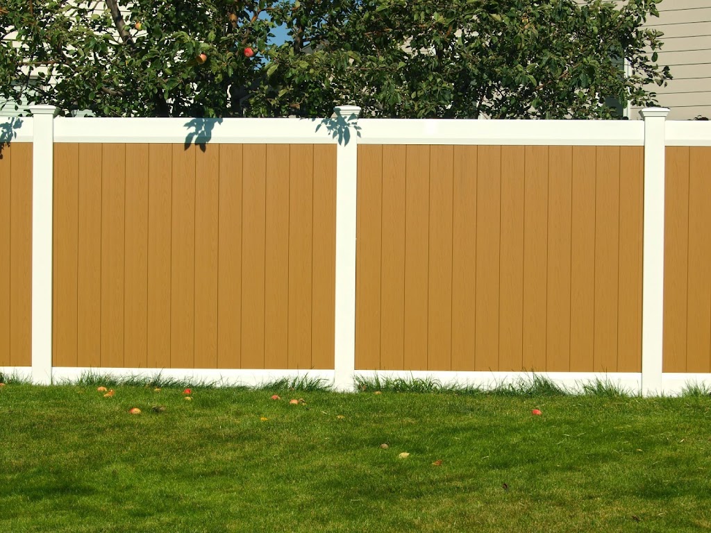 Advantage Vinyl Fencing | 23016, Hwy 14, Sherwood Park, AB T8B 1E4, Canada | Phone: (780) 988-7793