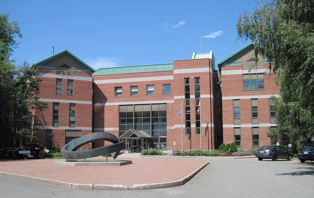 Champlain College | 2580 Rue College, Sherbrooke, QC J1M 2K3, Canada | Phone: (819) 564-3666