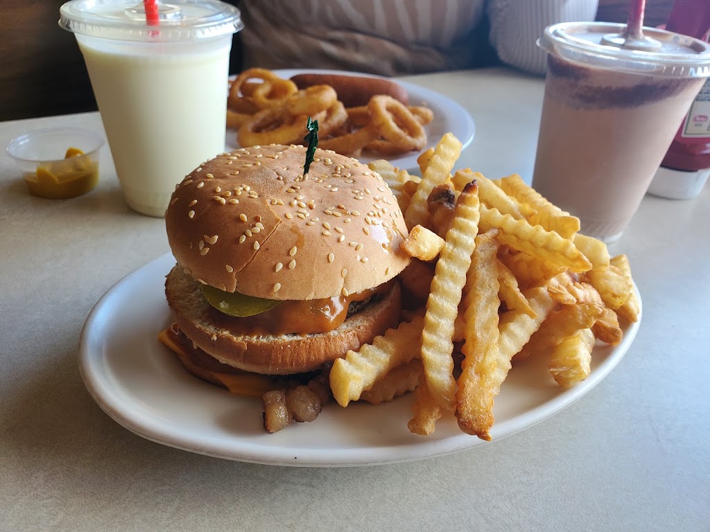 Kingburger Restaurant | 1294 Pembroke St W, Pembroke, ON K8A 4G4, Canada | Phone: (613) 732-2395