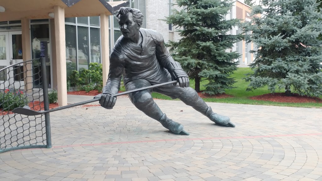 Bronze de Guy Lafleur | 3B0, 305-315 Rue de lHôtel de Ville, Thurso, QC J0X 3B0, Canada | Phone: (819) 985-2000