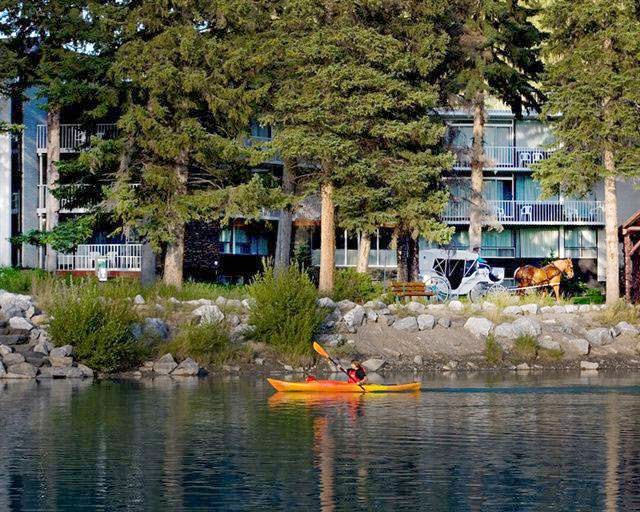 Bow View Lodge | 228 Bow Ave, Banff, AB T1L 1A5, Canada | Phone: (800) 661-1565