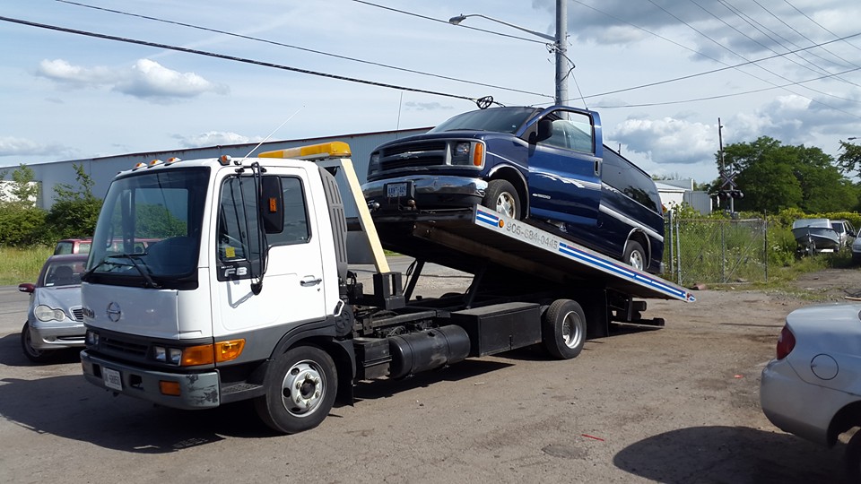 hast towing | 5499 Kalar Rd, Niagara Falls, ON L2H 3K9, Canada | Phone: (905) 353-7755