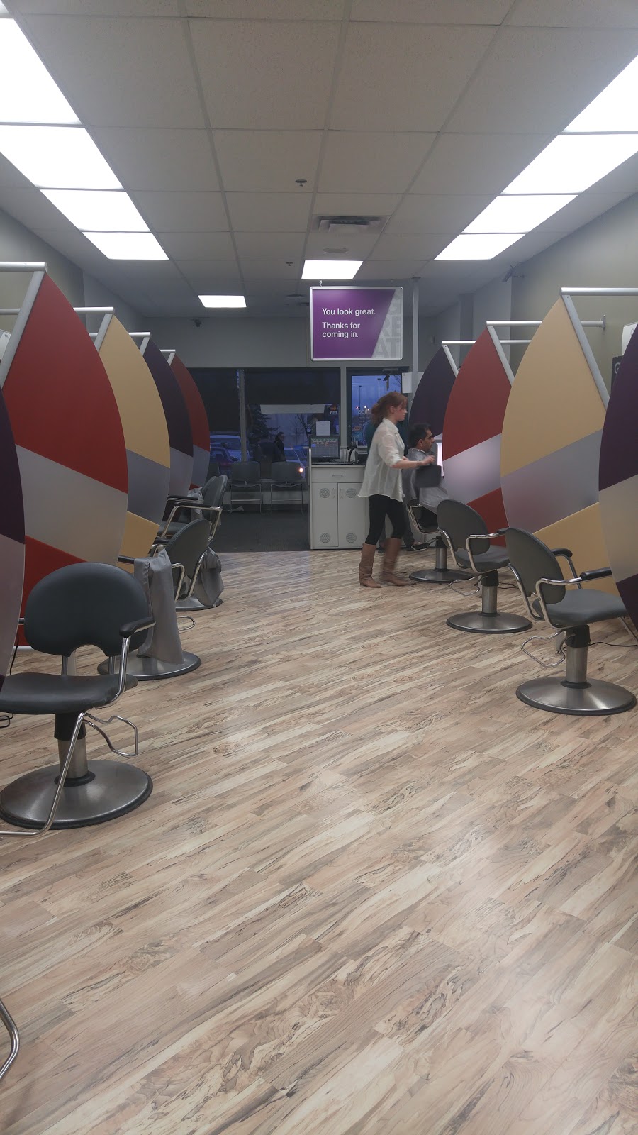 Great Clips | 814 Crowfoot Crescent NW, Calgary, AB T3G 4S3, Canada | Phone: (403) 208-3444