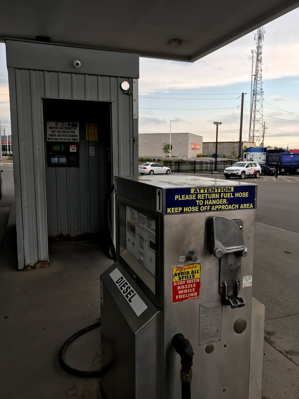 Davis Fuels Cardlock | 6 Edmondson St, Brantford, ON N3R 7J3, Canada | Phone: (519) 752-2130