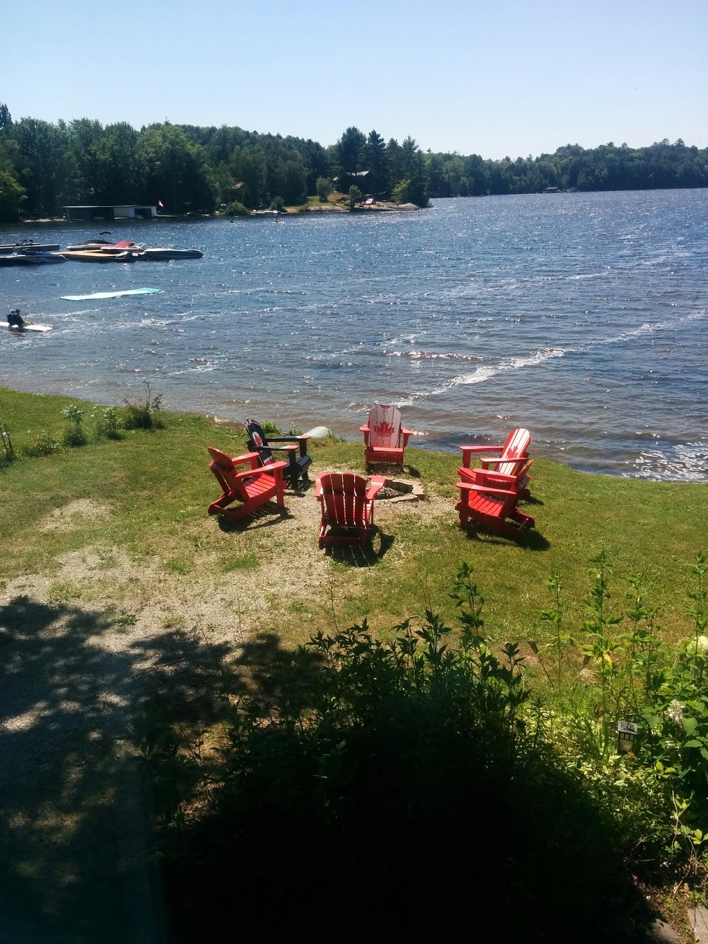 Lakeview Escape On Lake Muskoka | 1515 Hwy. 118 West / Frank Miller Memorial Route, Muskoka Lakes, ON P1L 1W8, Canada | Phone: (705) 645-8558