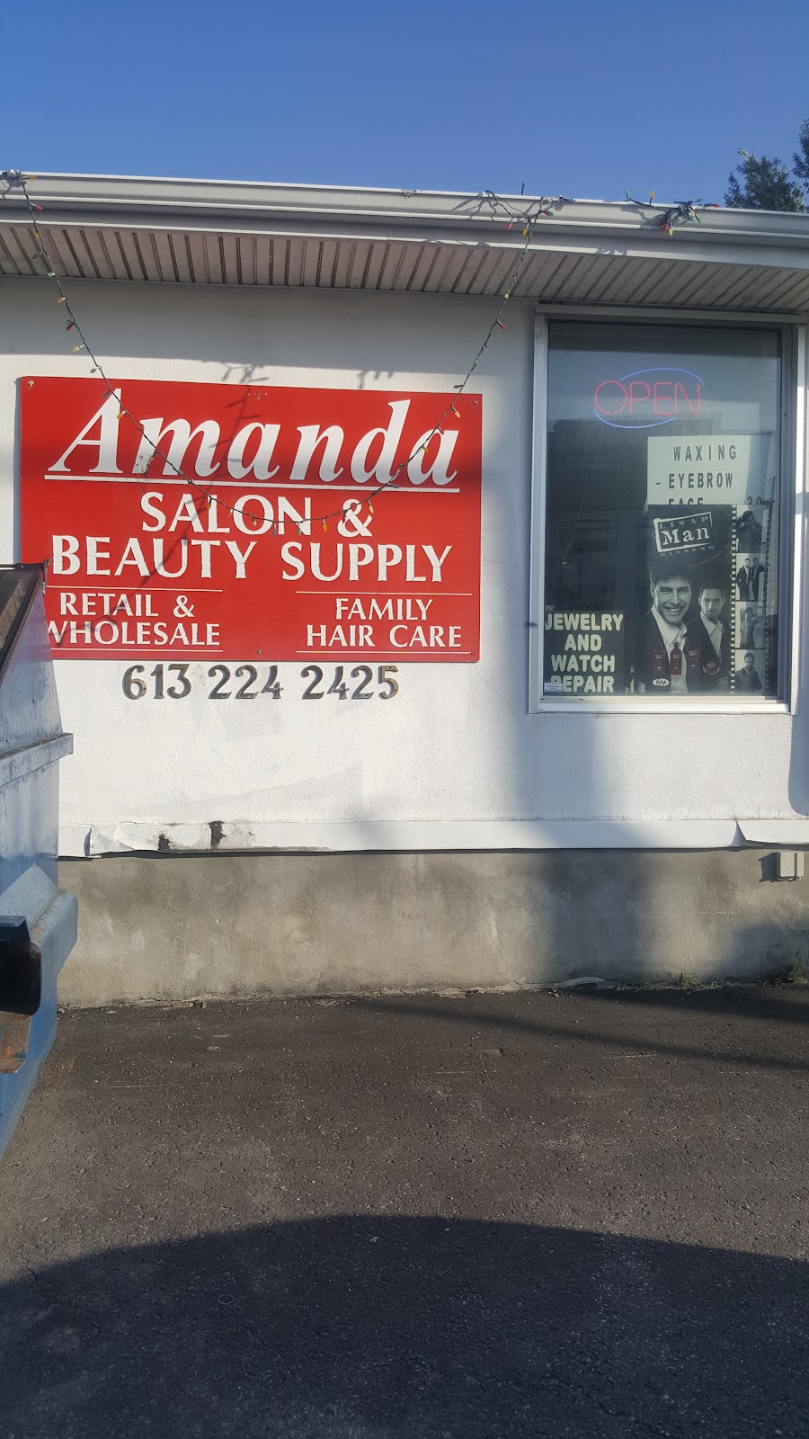 Amanda salon & Beauty supply | 178 Meadowlands Dr, Nepean, ON K2G 2S6, Canada | Phone: (613) 224-2425