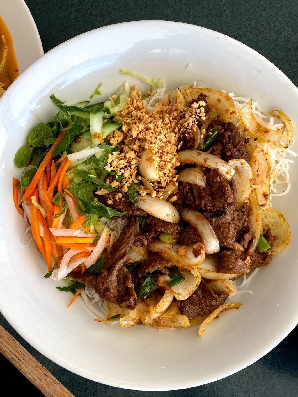 Pho Mango | 1550 Huron Church Rd, Windsor, ON N9C 3Z3, Canada | Phone: (519) 258-9888