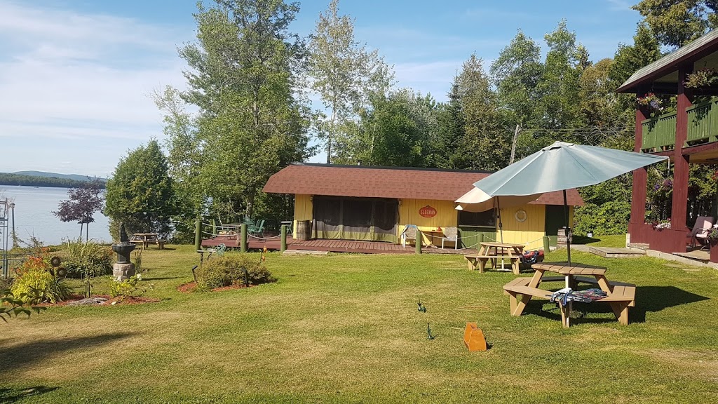 Auberge Villa Bellerive | 1596 Chemin de Bellerive sur le Lac, Nominingue, QC J0W 1R0, Canada | Phone: (819) 278-3802