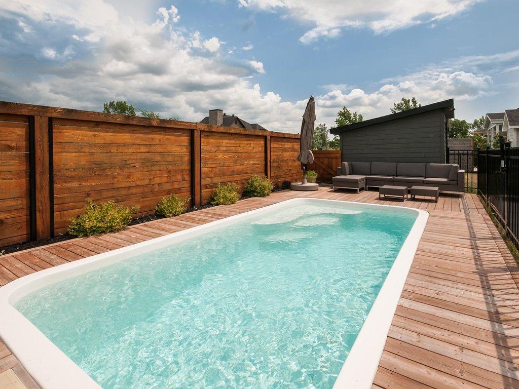 Piscine en fibre Okéanos Québec | 4506 Bd Sainte-Anne, Québec, QC G1C 2K3, Canada | Phone: (418) 667-6000