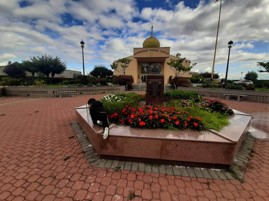 Gurdwara Nanak Niwas | 8600 No 5 Rd, Richmond, BC V6Y 2V4, Canada | Phone: (604) 274-7479