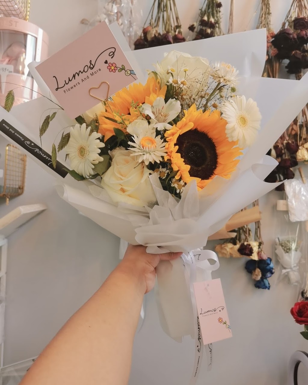 Lumos Flower Delivery | 72 Esther Shiner Blvd, North York, ON M2K 0C4, Canada | Phone: (204) 296-0065