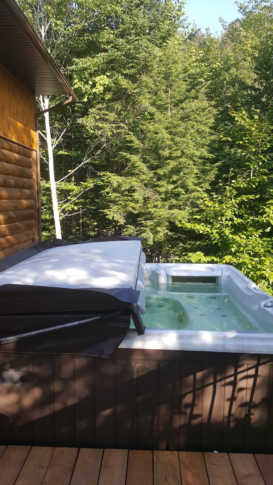 Chalet de Lynx | 706 Chemin des Montfortains, Wentworth-Nord, QC J0T 1Y0, Canada | Phone: (514) 463-1677