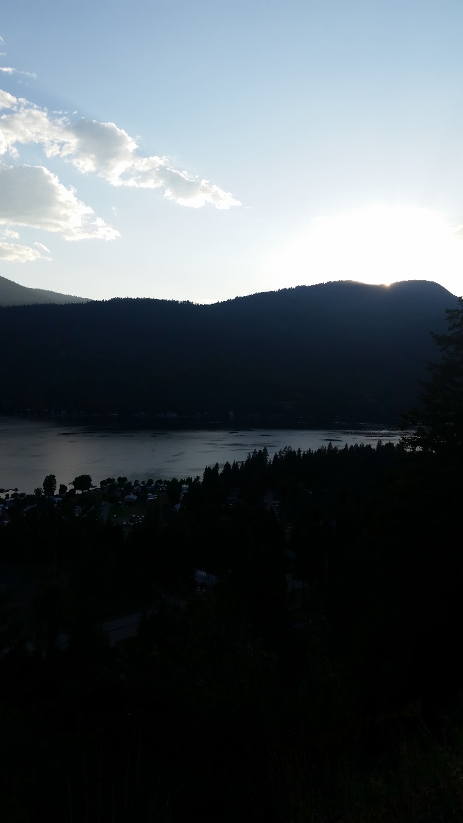 Willow Beach Resort LTD | 14 Tedesco Rd, Christina Lake, BC V0H 1E2, Canada | Phone: (250) 447-7681