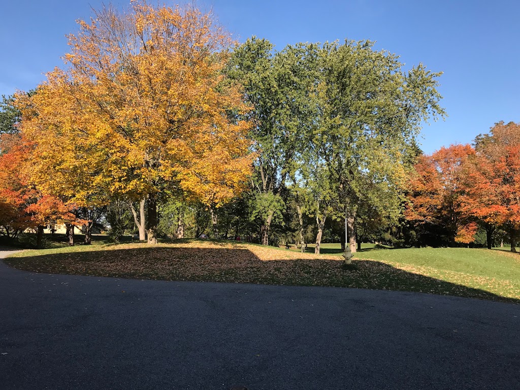 Collège catholique Franco-Ouest | 411 Seyton Dr, Nepean, ON K2H 8X1, Canada | Phone: (613) 820-2920