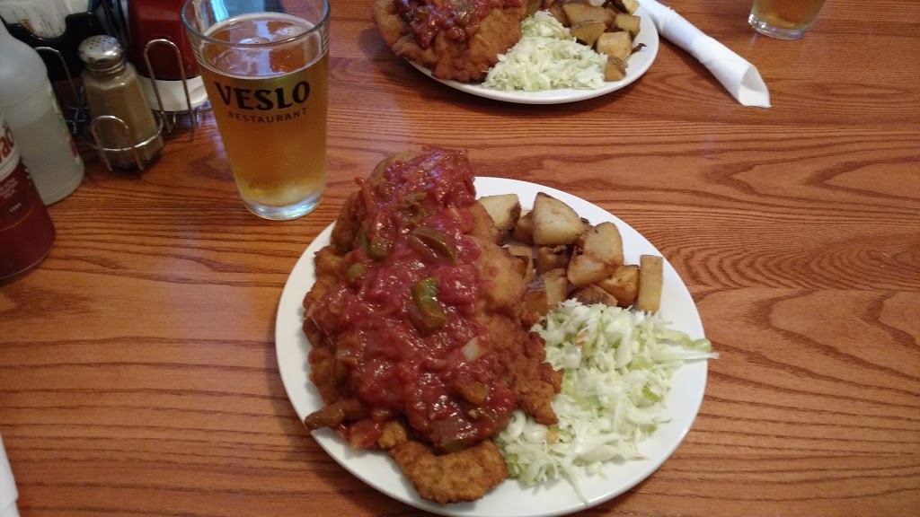 Veslo Family Restaurant | 100 Arnold St, Kitchener, ON N2H 6C9, Canada | Phone: (519) 744-9292