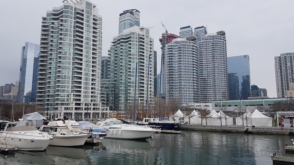 Radisson Admiral Hotel Toronto-Harbourfront | 249 Queens Quay W, Toronto, ON M5J 2N5, Canada | Phone: (416) 203-3333
