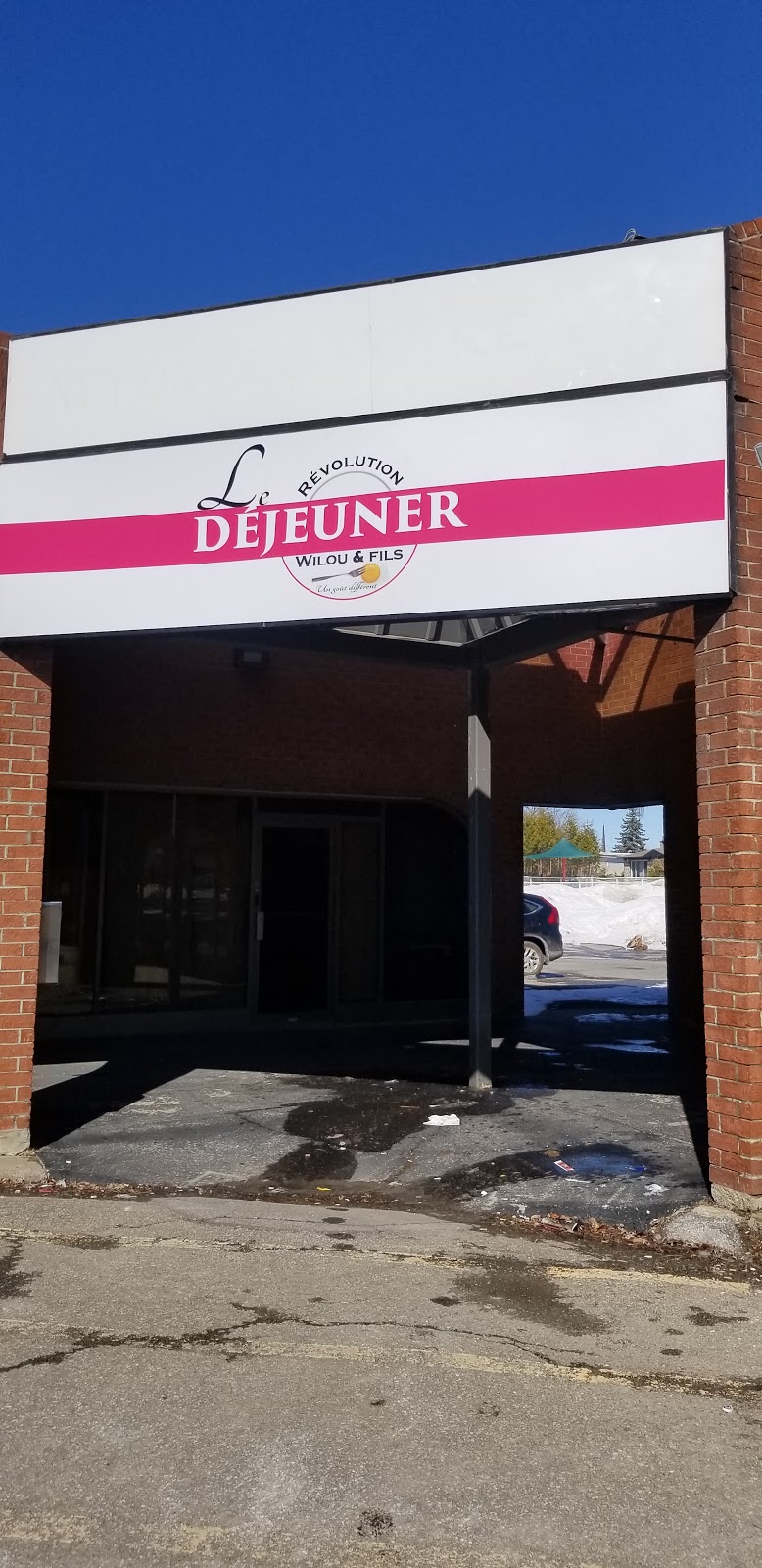 Le Déjeuner Révolution Wilou et Fils | 5555 Boulevard des Laurentides, Laval, Québec H7K 2K4, Canada | Phone: (450) 963-1336