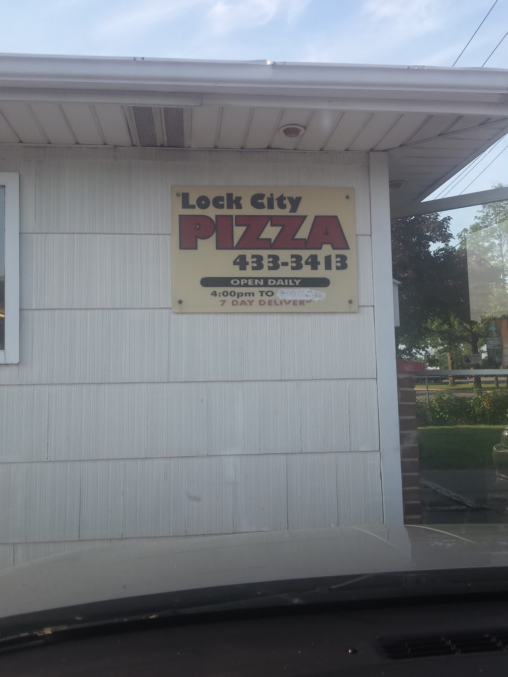 Lock City Pizza | 379 Davison Rd, Lockport, NY 14094, USA | Phone: (716) 433-3413