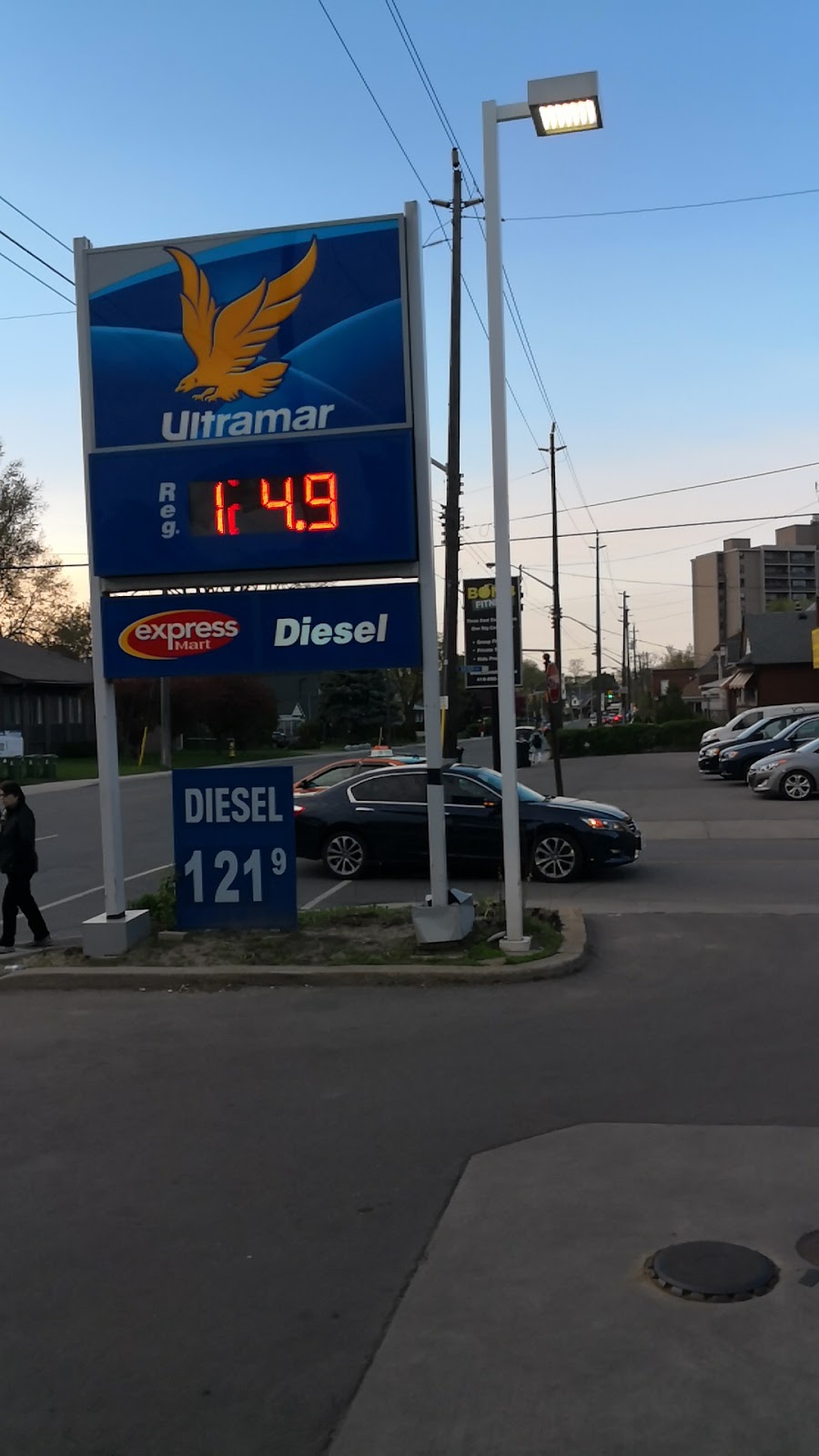 Ultramar | 1121 Broadview Ave, East York, ON M4K 2S4, Canada | Phone: (416) 696-2857