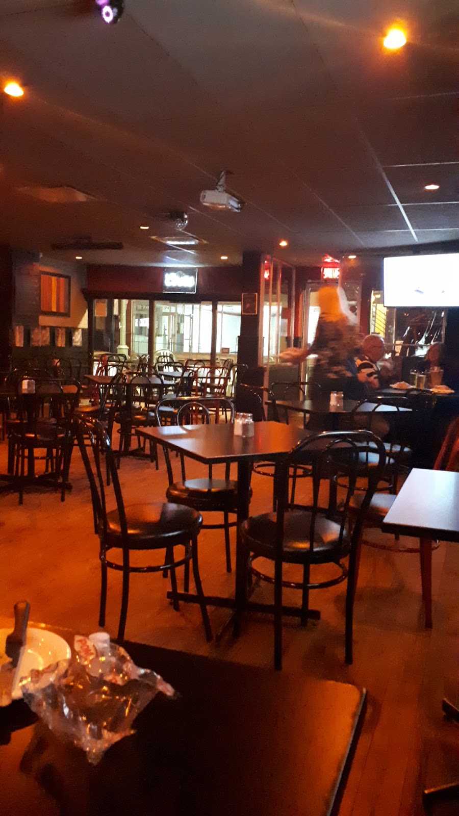 Restaurant - Bar Brassette LAmi Enr | 265 Avenue St Laurent, Louiseville, QC J5V 1K2, Canada | Phone: (819) 228-3939