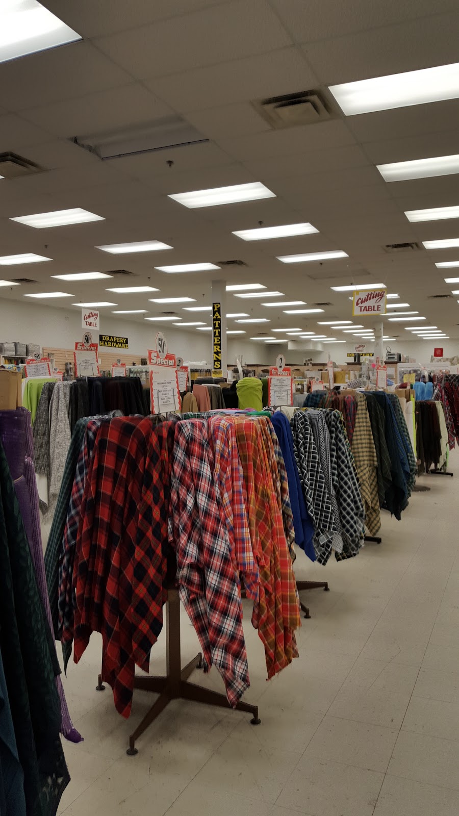 Fabricland | 525 Welland Ave, St. Catharines, ON L2R 7K6, Canada | Phone: (905) 685-6595