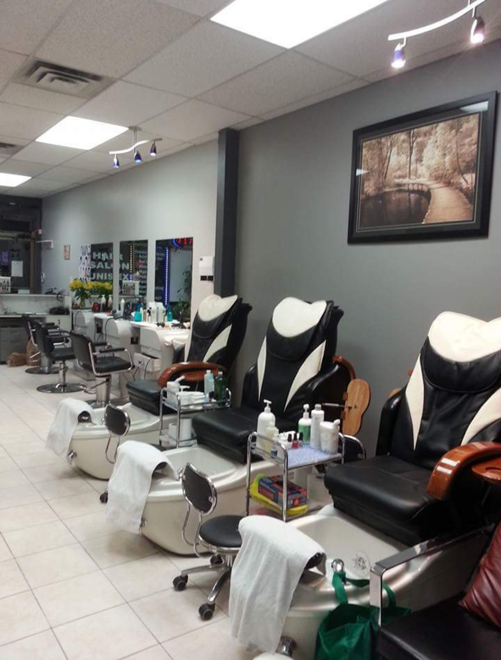 Maggies Hair And Nails | 613 Lakeshore Rd E, Mississauga, ON L5G 1H9, Canada | Phone: (905) 271-5403