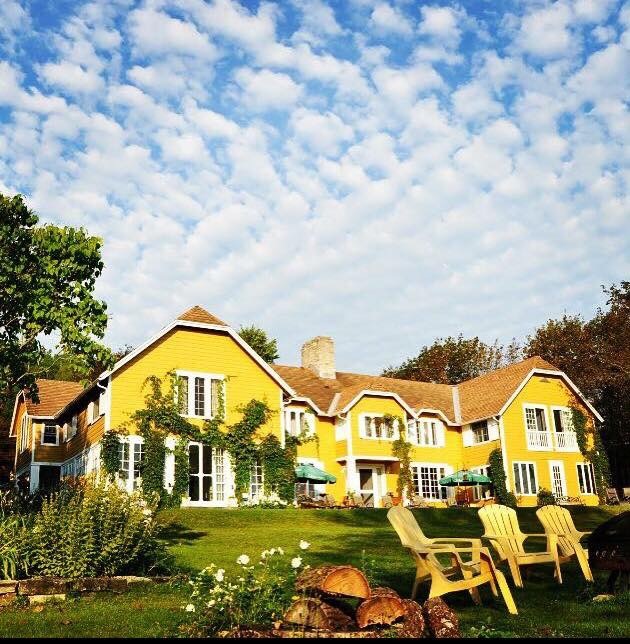 Auberge sur la Côte | 205 Chem. des Falaises, La Malbaie, QC G5A 3C9, Canada | Phone: (418) 202-9881