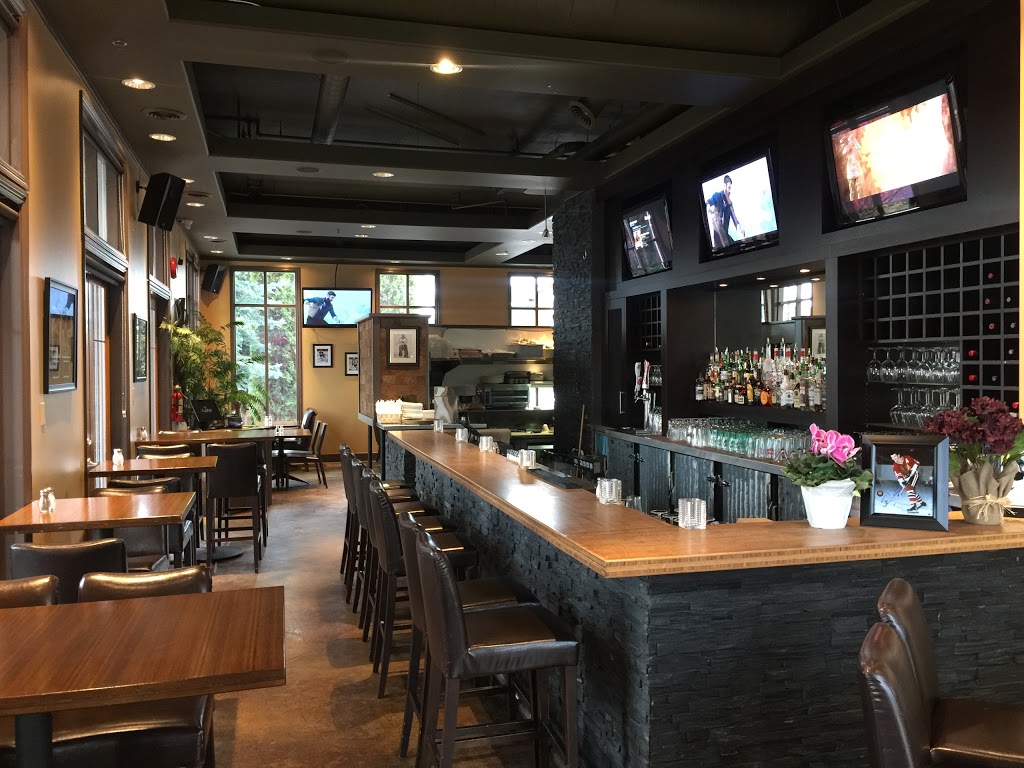 Kettle Valley Public On Main Bar & Grill | 100-5305 Main St, Kelowna, BC V1W 4V3, Canada | Phone: (778) 477-6636