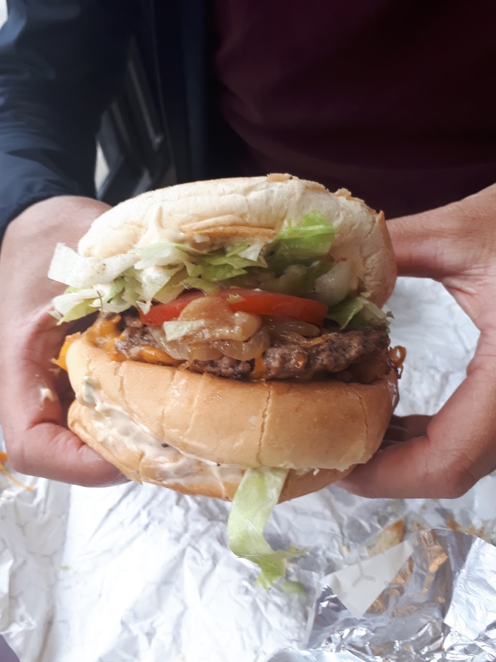 The Bulging Burger | 2459 Queen St E, Toronto, ON M4E 1H7, Canada | Phone: (416) 690-8466