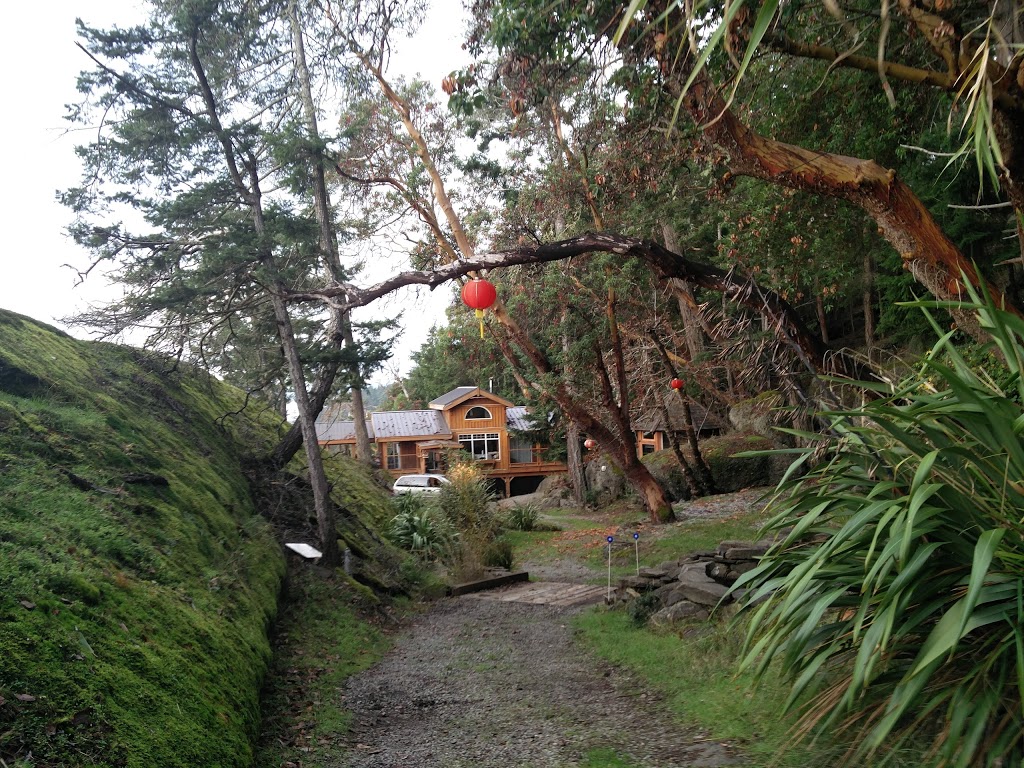 Whale Pod Chalet at Oaks Buff | North Pender Island, Southern Gulf Islands, BC V0N 2M2, Canada | Phone: (866) 228-4397