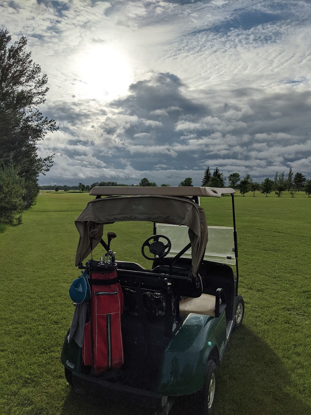 Prairie Oaks Golf Course | 22048 Oak Grove Rd, Lorette, MB R5K 0E1, Canada | Phone: (204) 878-2098