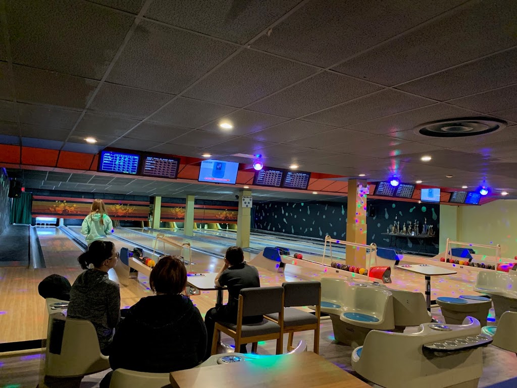 Muskoka Bowling | 300 Ecclestone Dr, Bracebridge, ON P1L 1G4, Canada | Phone: (705) 645-8775