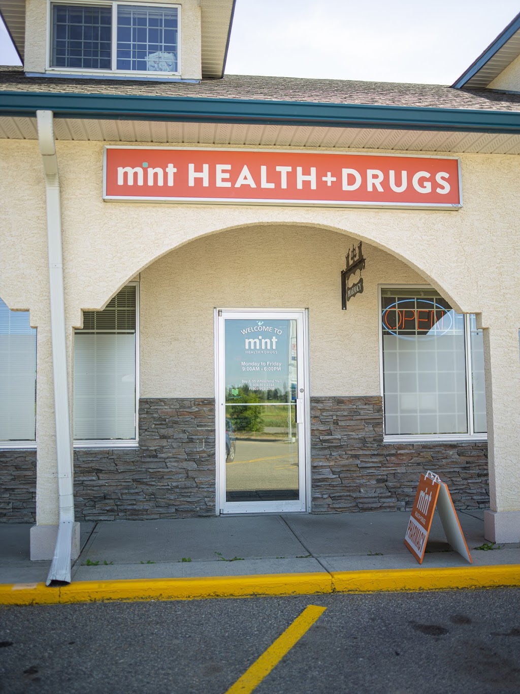 Mint Health + Drugs Crystal Ridge | 55 Wheatland Trail, Strathmore, AB T1P 1R7, Canada | Phone: (403) 901-2244