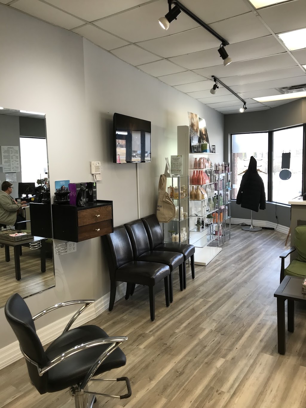 Amy Salon Hair & Beauty | 1534 Queensbury Crescent, Oakville, ON L6H 4G5, Canada | Phone: (905) 338-6465