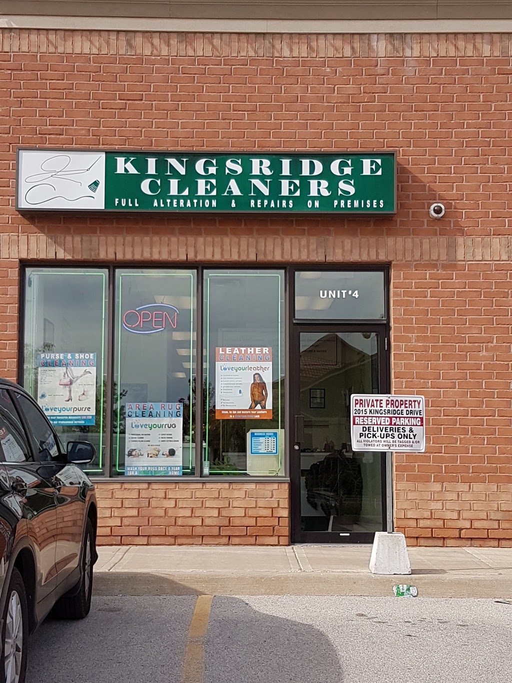 Kings Ridge Dry Cleaners | 2015 Kingsridge Dr, Oakville, ON L6M 4Y7, Canada | Phone: (905) 825-0073