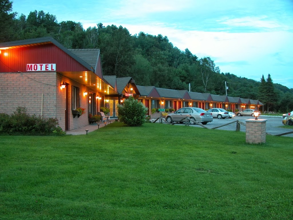 Motel sous les Charmilles | 842 QC-138, Cap-Santé, QC G0A 1L0, Canada | Phone: (418) 286-3391