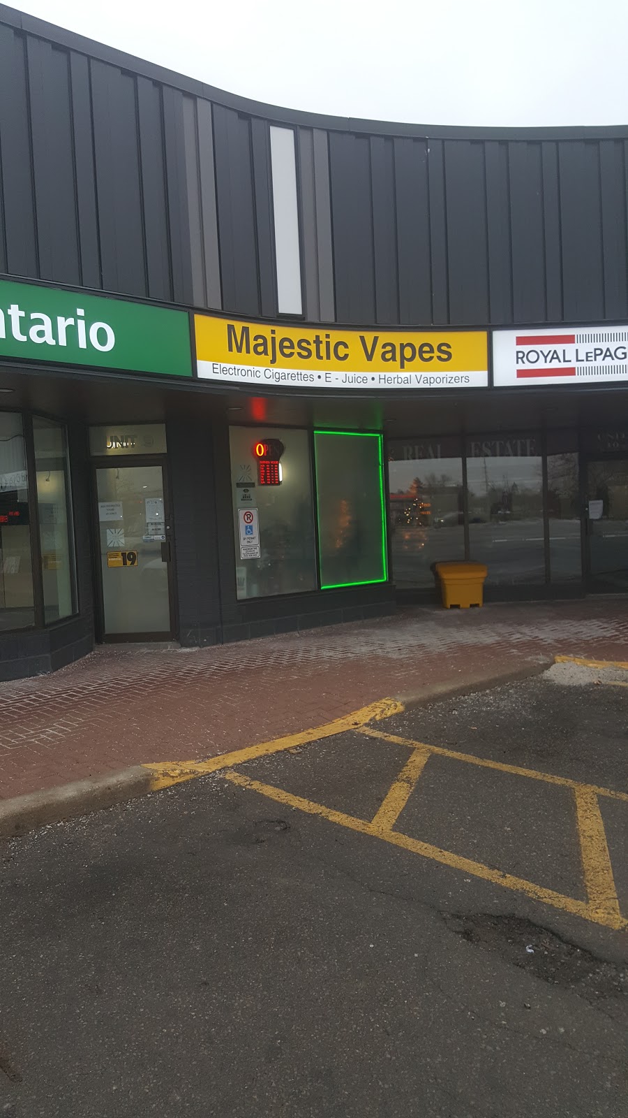 Majestic Vapes | 4 McLaughlin Rd S #9, Brampton, ON L6Y 3B2, Canada | Phone: (905) 454-3244