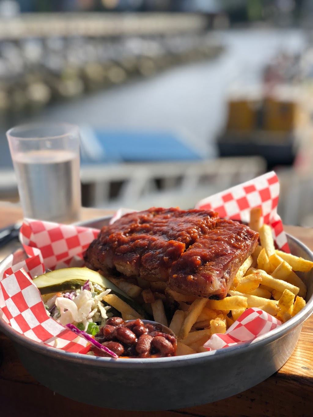 Smoke On The Water | 611 School Rd, Gibsons, BC V0N 1V1, Canada | Phone: (604) 840-0004