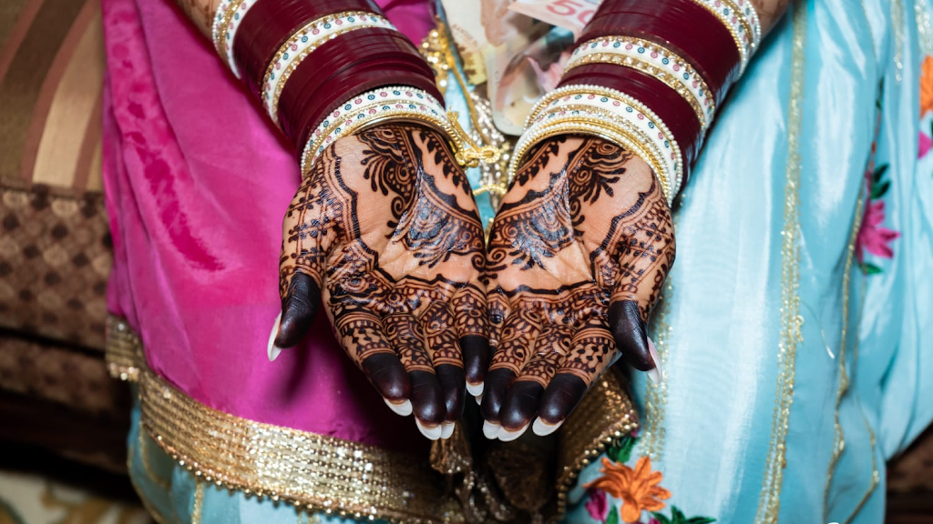 Bridal Makeup & Henna Artist | 6 YELLOW BRIAR LANE, Caledon, ON L7C 2C7, Canada | Phone: (647) 917-8294