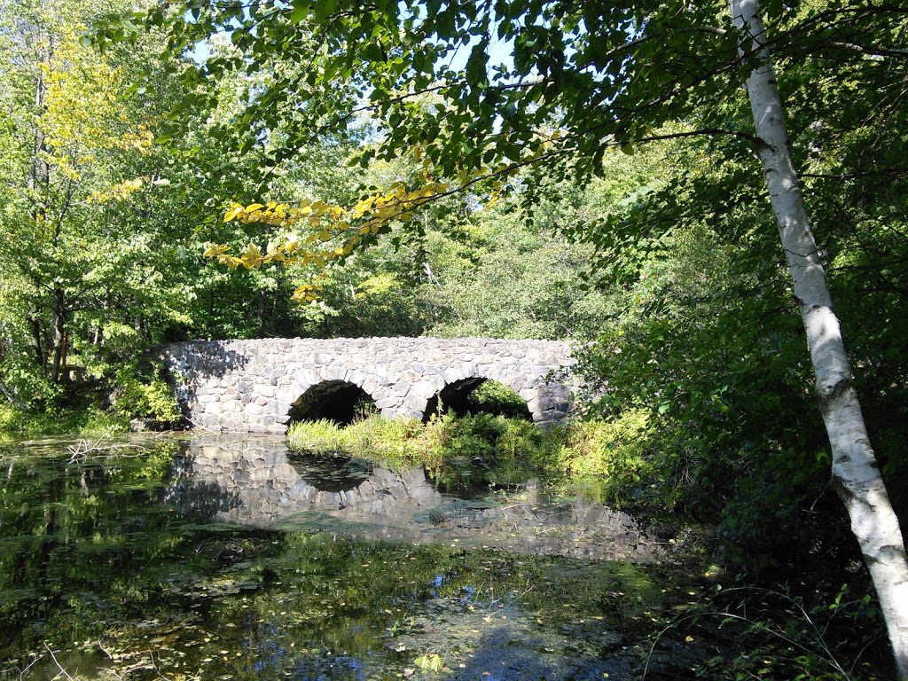 Mont-Saint-Bruno National Park | 330 Rang des Vingt Cinq E, Saint-Bruno-de-Montarville, QC J3V 4P6, Canada | Phone: (450) 653-7544