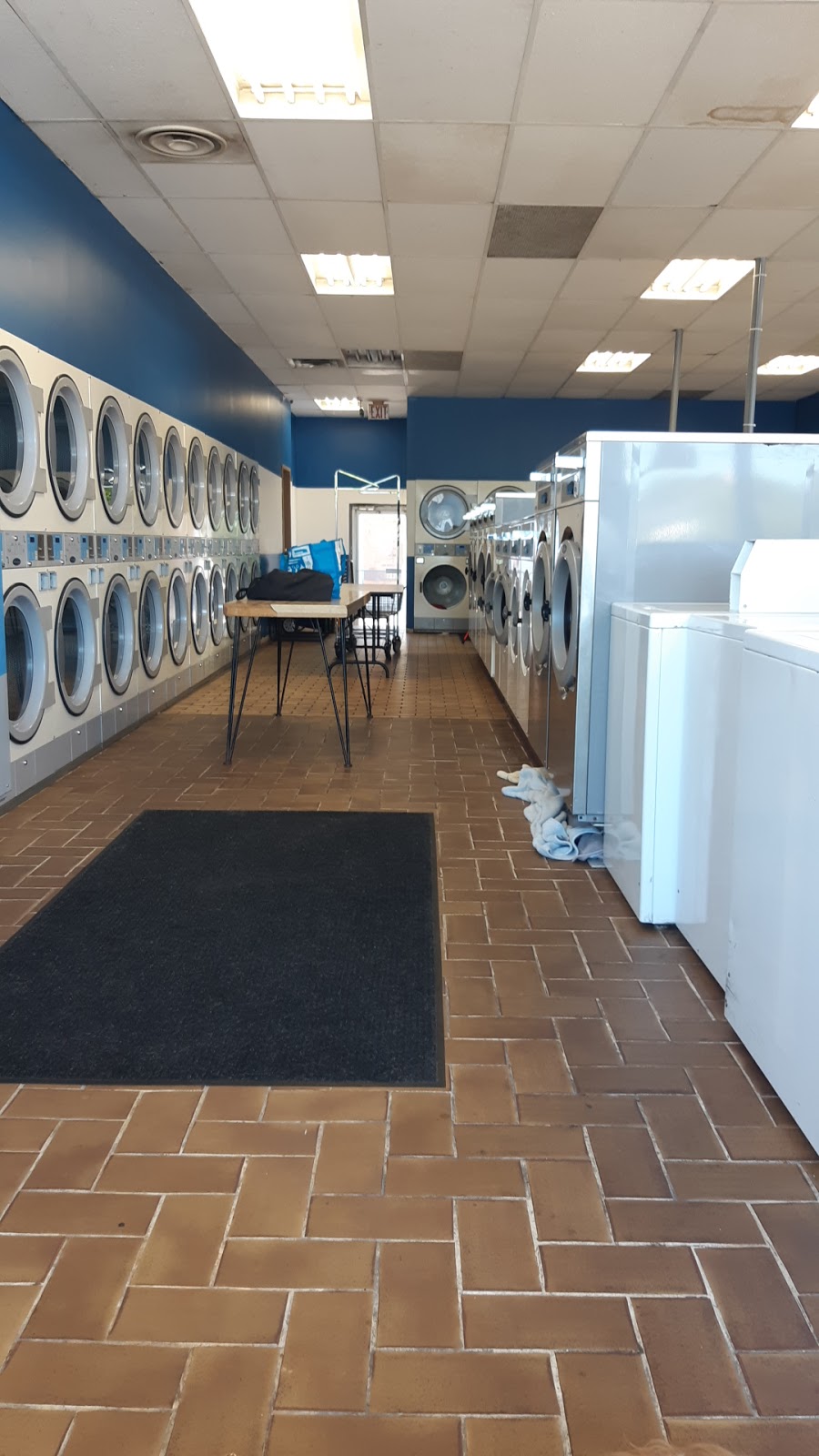 Super Coin Laundromat | 433 Simcoe St S, Oshawa, ON L1H 4J5, Canada | Phone: (905) 435-5278