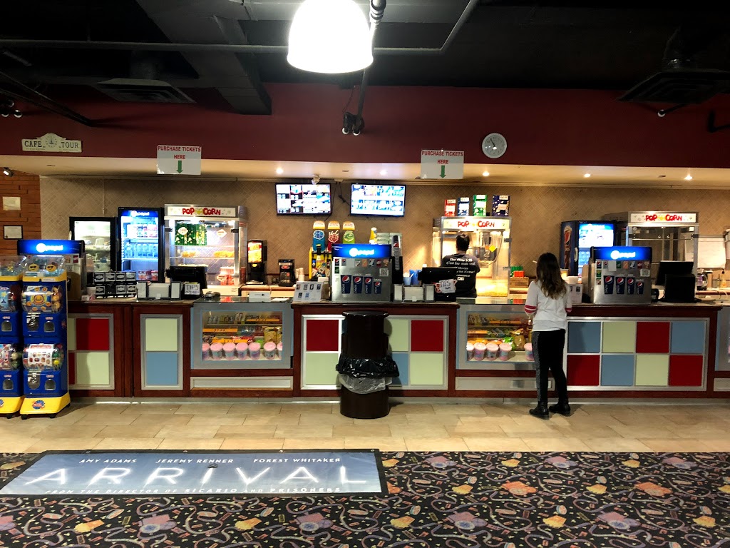 Cine Starz Mississauga | 377 Burnhamthorpe Rd E, Mississauga, ON L5A 3Y1, Canada | Phone: (905) 290-2401