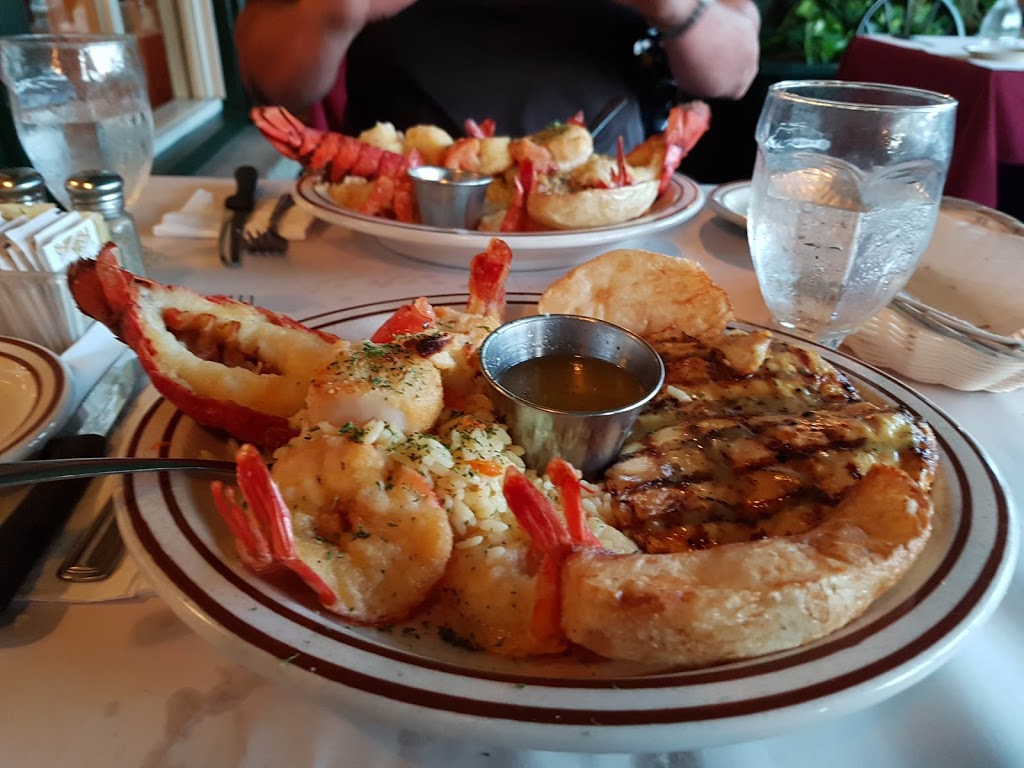 Restaurant La Porte Grecque | 1900 Rue de la Visitation, Saint-Charles-Borromée, QC J6E 7Y8, Canada | Phone: (450) 759-8999