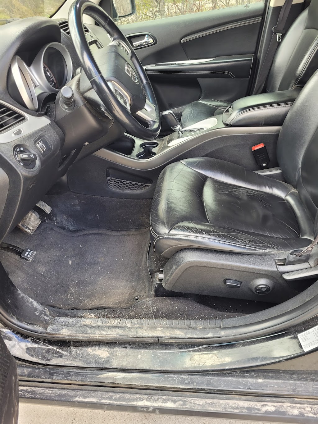 Simons Interior Detailing | 268 Oakenwald Crescent, Mitchell, MB R5G 1J3, Canada | Phone: (431) 278-2201