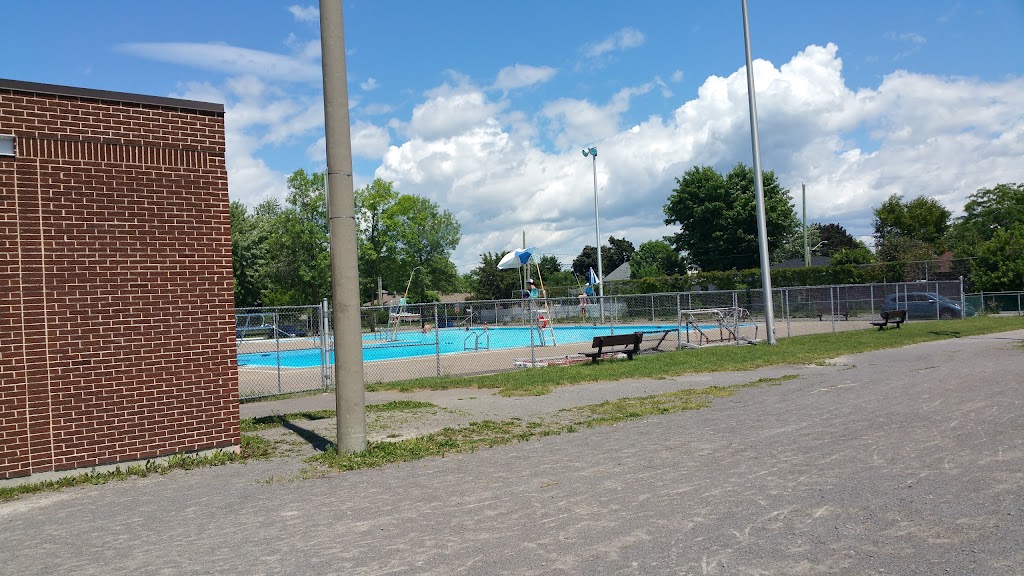 Piscine Raymond-Millar | 222 Bd du Roi-du-Nord, Laval, QC H7L 1W9, Canada | Phone: (450) 628-7009