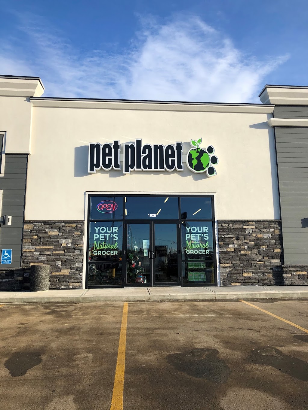 Pet Planet Gasoline Alley | 179 Leva Ave Unit 102B, Red Deer, AB T4E 0A5, Canada | Phone: (403) 986-3994